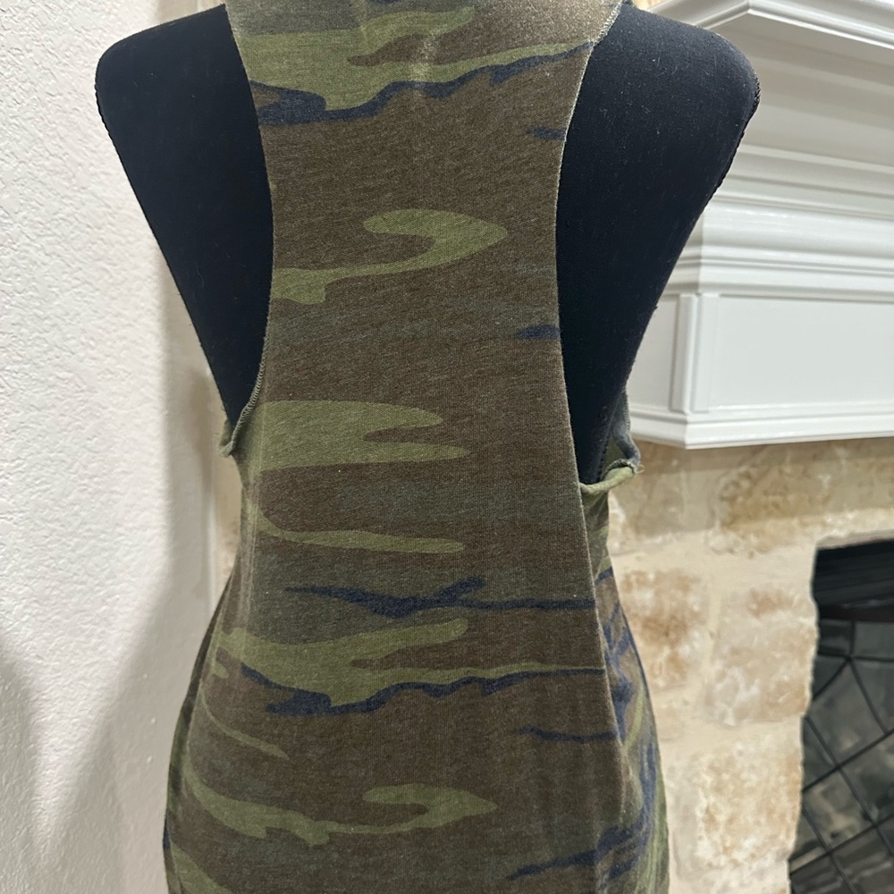 Camo colored tank top - Picture 2 of 3